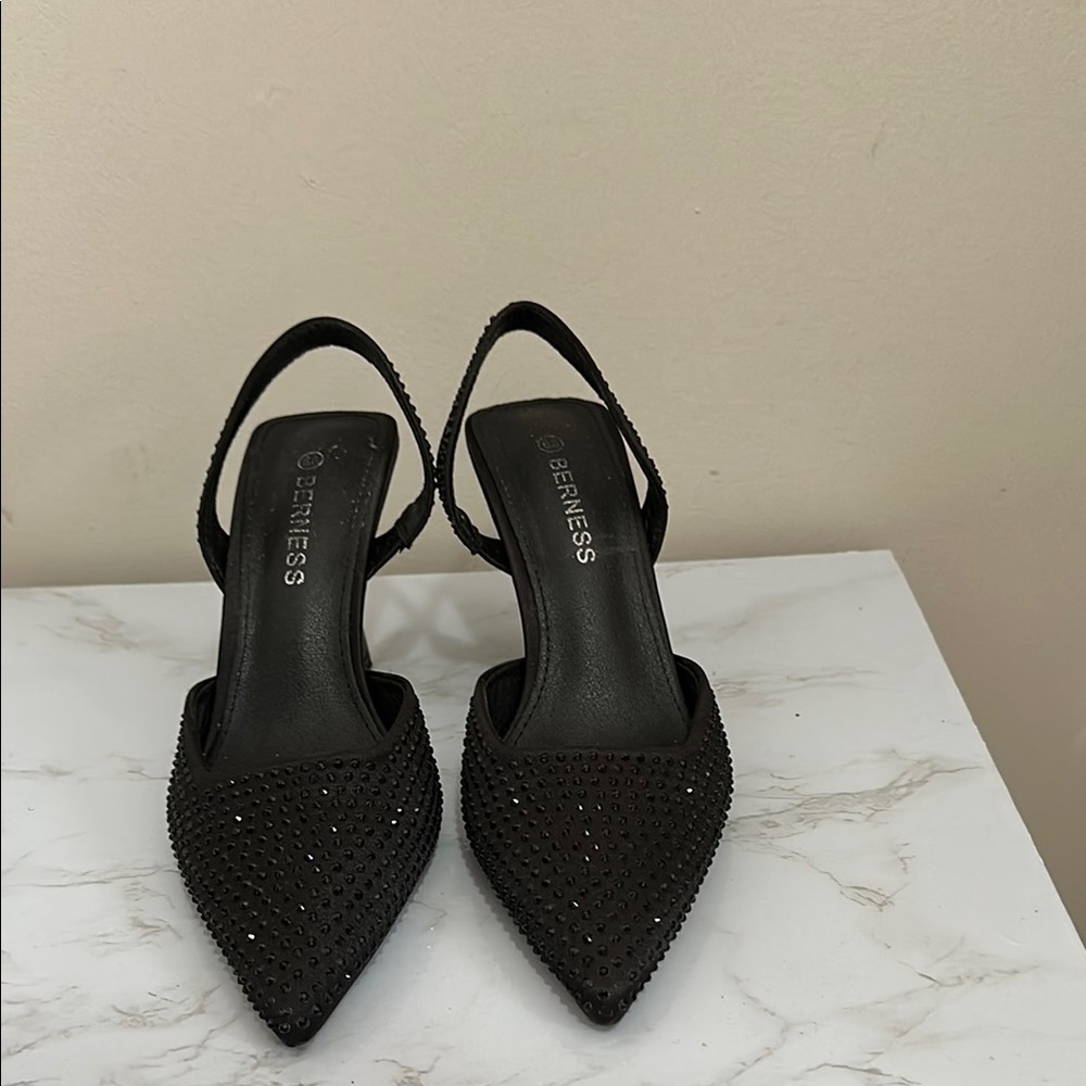 Black Elegant Sling Back Heels with Pointed Toe